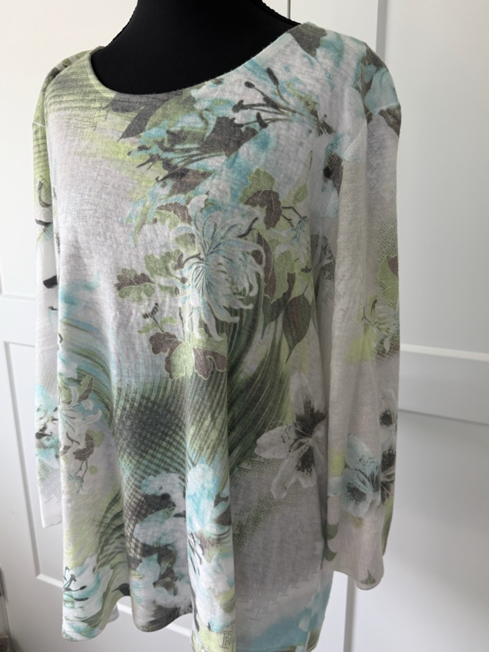 EUC‎ Chico's Green, White & Turquoise Graphic 3/4 Sleeve Fine Gauge Sweater, XL - Picture 4 of 14